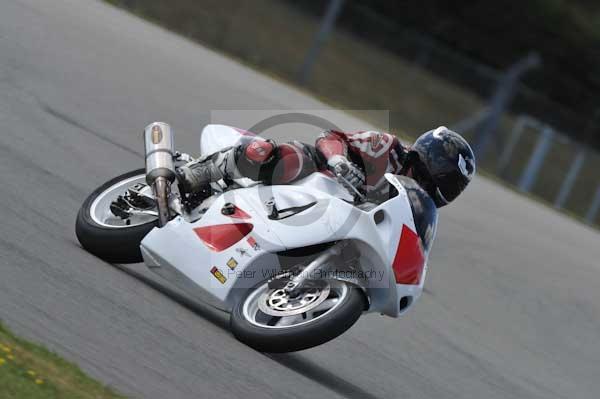 Motorcycle action photographs;Trackday digital images;donington;donington park leicestershire;donington photographs;event digital images;eventdigitalimages;no limits trackday;peter wileman photography;trackday;trackday photos