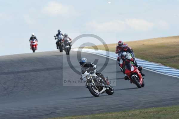 Motorcycle action photographs;Trackday digital images;donington;donington park leicestershire;donington photographs;event digital images;eventdigitalimages;no limits trackday;peter wileman photography;trackday;trackday photos