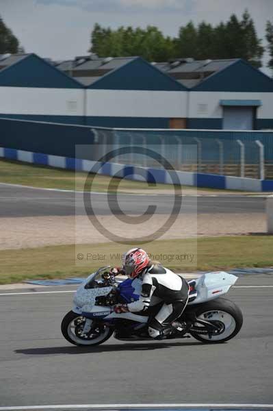 Motorcycle action photographs;Trackday digital images;donington;donington park leicestershire;donington photographs;event digital images;eventdigitalimages;no limits trackday;peter wileman photography;trackday;trackday photos