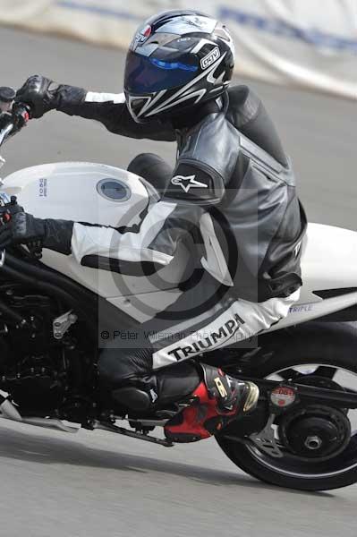 Motorcycle action photographs;Trackday digital images;donington;donington park leicestershire;donington photographs;event digital images;eventdigitalimages;no limits trackday;peter wileman photography;trackday;trackday photos