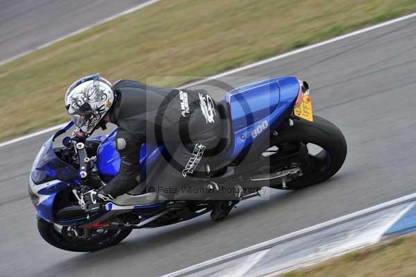 Motorcycle action photographs;Trackday digital images;donington;donington park leicestershire;donington photographs;event digital images;eventdigitalimages;no limits trackday;peter wileman photography;trackday;trackday photos