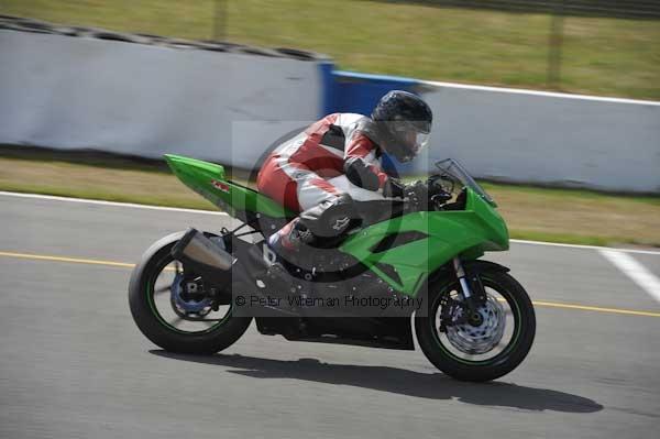 Motorcycle action photographs;Trackday digital images;donington;donington park leicestershire;donington photographs;event digital images;eventdigitalimages;no limits trackday;peter wileman photography;trackday;trackday photos