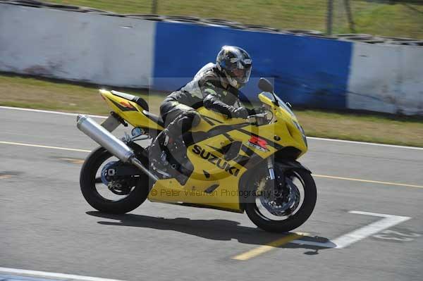 Motorcycle action photographs;Trackday digital images;donington;donington park leicestershire;donington photographs;event digital images;eventdigitalimages;no limits trackday;peter wileman photography;trackday;trackday photos