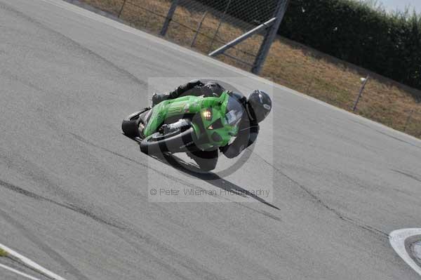 Motorcycle action photographs;Trackday digital images;donington;donington park leicestershire;donington photographs;event digital images;eventdigitalimages;no limits trackday;peter wileman photography;trackday;trackday photos