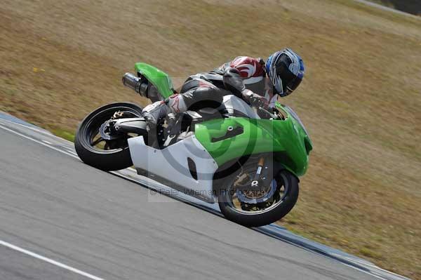 Motorcycle action photographs;Trackday digital images;donington;donington park leicestershire;donington photographs;event digital images;eventdigitalimages;no limits trackday;peter wileman photography;trackday;trackday photos