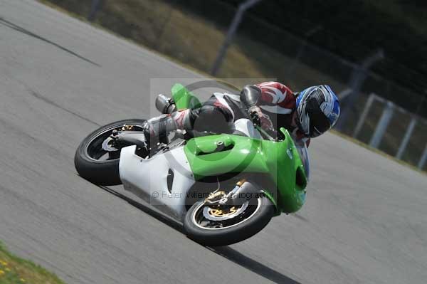 Motorcycle action photographs;Trackday digital images;donington;donington park leicestershire;donington photographs;event digital images;eventdigitalimages;no limits trackday;peter wileman photography;trackday;trackday photos