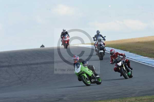 Motorcycle action photographs;Trackday digital images;donington;donington park leicestershire;donington photographs;event digital images;eventdigitalimages;no limits trackday;peter wileman photography;trackday;trackday photos