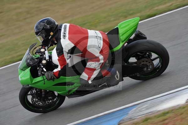 Motorcycle action photographs;Trackday digital images;donington;donington park leicestershire;donington photographs;event digital images;eventdigitalimages;no limits trackday;peter wileman photography;trackday;trackday photos