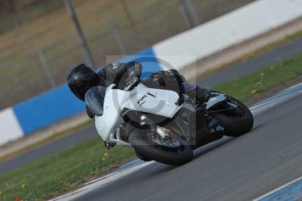 Motorcycle action photographs;Trackday digital images;donington;donington park leicestershire;donington photographs;event digital images;eventdigitalimages;no limits trackday;peter wileman photography;trackday;trackday photos