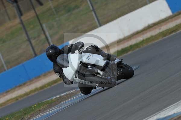 Motorcycle action photographs;Trackday digital images;donington;donington park leicestershire;donington photographs;event digital images;eventdigitalimages;no limits trackday;peter wileman photography;trackday;trackday photos