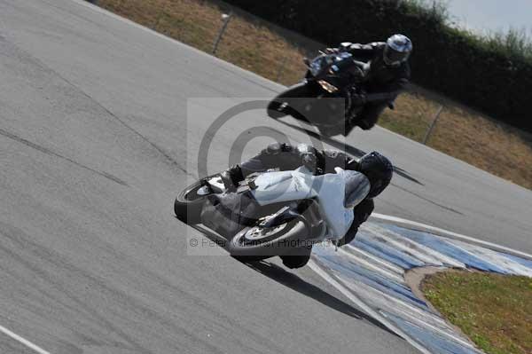 Motorcycle action photographs;Trackday digital images;donington;donington park leicestershire;donington photographs;event digital images;eventdigitalimages;no limits trackday;peter wileman photography;trackday;trackday photos