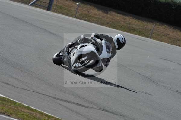 Motorcycle action photographs;Trackday digital images;donington;donington park leicestershire;donington photographs;event digital images;eventdigitalimages;no limits trackday;peter wileman photography;trackday;trackday photos