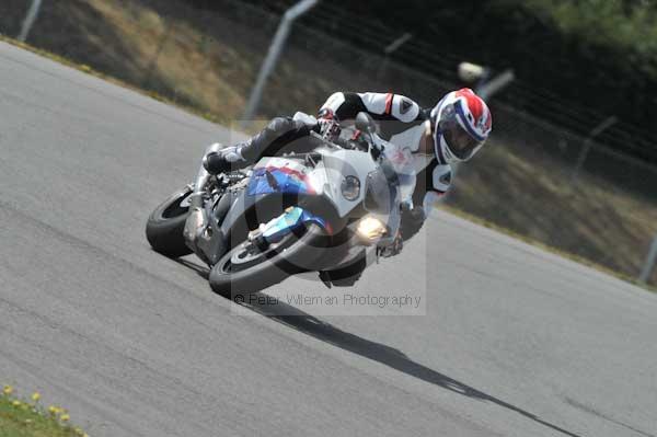 Motorcycle action photographs;Trackday digital images;donington;donington park leicestershire;donington photographs;event digital images;eventdigitalimages;no limits trackday;peter wileman photography;trackday;trackday photos