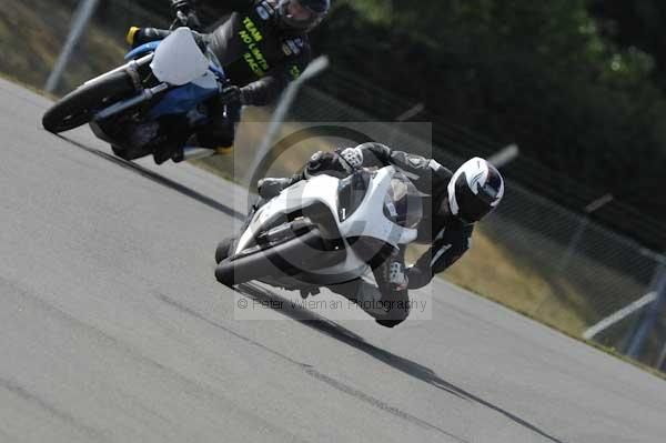 Motorcycle action photographs;Trackday digital images;donington;donington park leicestershire;donington photographs;event digital images;eventdigitalimages;no limits trackday;peter wileman photography;trackday;trackday photos