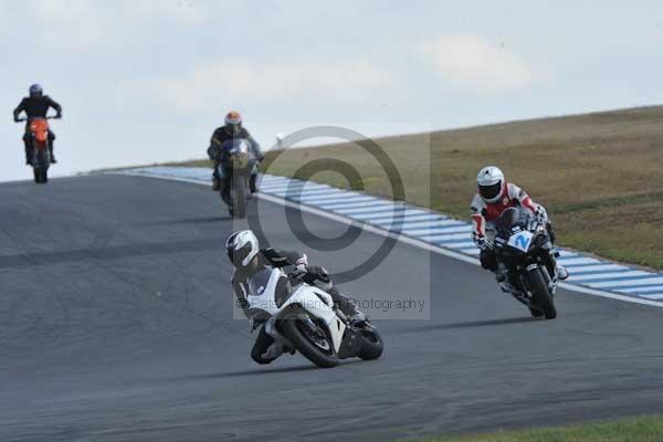 Motorcycle action photographs;Trackday digital images;donington;donington park leicestershire;donington photographs;event digital images;eventdigitalimages;no limits trackday;peter wileman photography;trackday;trackday photos