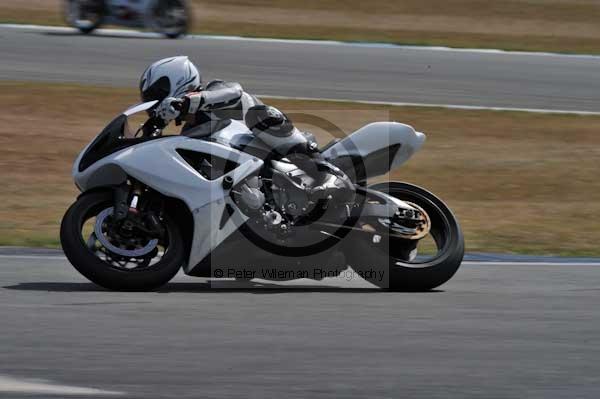 Motorcycle action photographs;Trackday digital images;donington;donington park leicestershire;donington photographs;event digital images;eventdigitalimages;no limits trackday;peter wileman photography;trackday;trackday photos