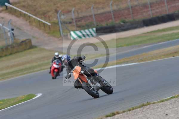 Motorcycle action photographs;Trackday digital images;donington;donington park leicestershire;donington photographs;event digital images;eventdigitalimages;no limits trackday;peter wileman photography;trackday;trackday photos