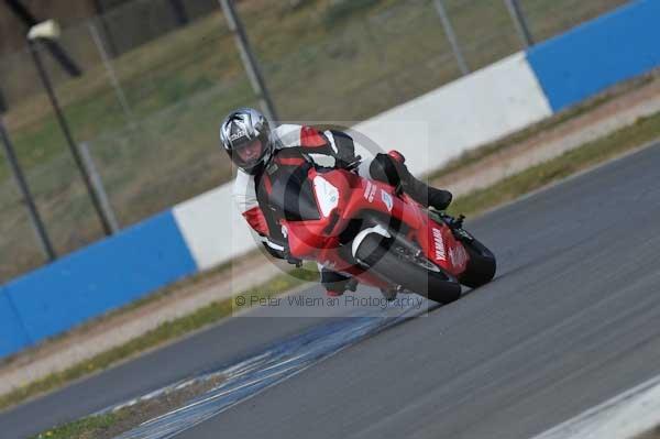 Motorcycle action photographs;Trackday digital images;donington;donington park leicestershire;donington photographs;event digital images;eventdigitalimages;no limits trackday;peter wileman photography;trackday;trackday photos