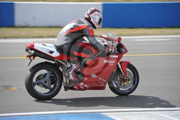 Motorcycle action photographs;Trackday digital images;donington;donington park leicestershire;donington photographs;event digital images;eventdigitalimages;no limits trackday;peter wileman photography;trackday;trackday photos
