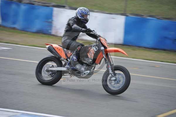 Motorcycle action photographs;Trackday digital images;donington;donington park leicestershire;donington photographs;event digital images;eventdigitalimages;no limits trackday;peter wileman photography;trackday;trackday photos