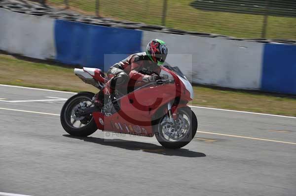 Motorcycle action photographs;Trackday digital images;donington;donington park leicestershire;donington photographs;event digital images;eventdigitalimages;no limits trackday;peter wileman photography;trackday;trackday photos