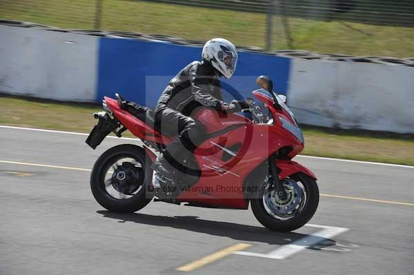 Motorcycle action photographs;Trackday digital images;donington;donington park leicestershire;donington photographs;event digital images;eventdigitalimages;no limits trackday;peter wileman photography;trackday;trackday photos