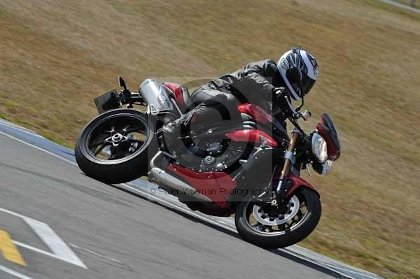Motorcycle action photographs;Trackday digital images;donington;donington park leicestershire;donington photographs;event digital images;eventdigitalimages;no limits trackday;peter wileman photography;trackday;trackday photos