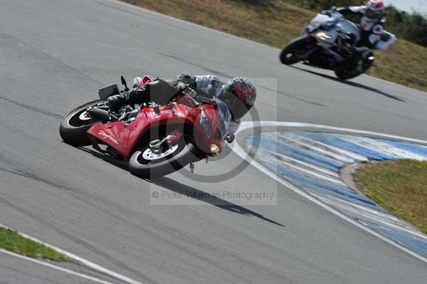 Motorcycle action photographs;Trackday digital images;donington;donington park leicestershire;donington photographs;event digital images;eventdigitalimages;no limits trackday;peter wileman photography;trackday;trackday photos