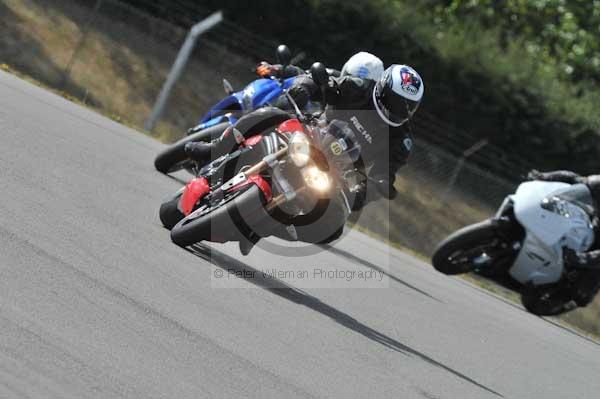 Motorcycle action photographs;Trackday digital images;donington;donington park leicestershire;donington photographs;event digital images;eventdigitalimages;no limits trackday;peter wileman photography;trackday;trackday photos