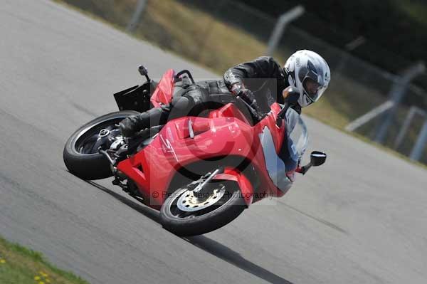 Motorcycle action photographs;Trackday digital images;donington;donington park leicestershire;donington photographs;event digital images;eventdigitalimages;no limits trackday;peter wileman photography;trackday;trackday photos