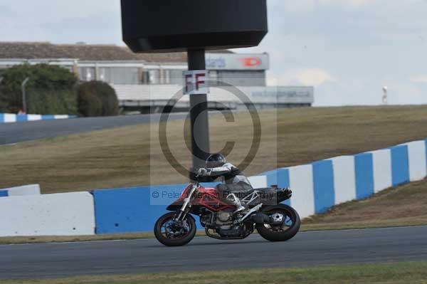 Motorcycle action photographs;Trackday digital images;donington;donington park leicestershire;donington photographs;event digital images;eventdigitalimages;no limits trackday;peter wileman photography;trackday;trackday photos