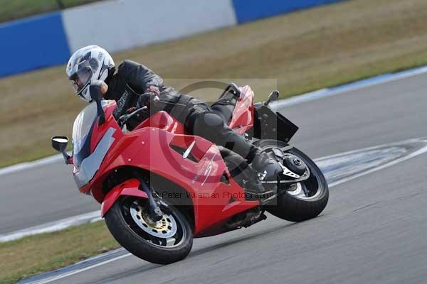 Motorcycle action photographs;Trackday digital images;donington;donington park leicestershire;donington photographs;event digital images;eventdigitalimages;no limits trackday;peter wileman photography;trackday;trackday photos