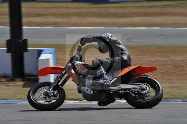 Motorcycle action photographs;Trackday digital images;donington;donington park leicestershire;donington photographs;event digital images;eventdigitalimages;no limits trackday;peter wileman photography;trackday;trackday photos