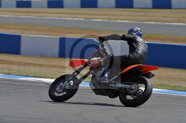 Motorcycle action photographs;Trackday digital images;donington;donington park leicestershire;donington photographs;event digital images;eventdigitalimages;no limits trackday;peter wileman photography;trackday;trackday photos