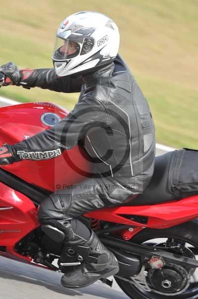 Motorcycle action photographs;Trackday digital images;donington;donington park leicestershire;donington photographs;event digital images;eventdigitalimages;no limits trackday;peter wileman photography;trackday;trackday photos