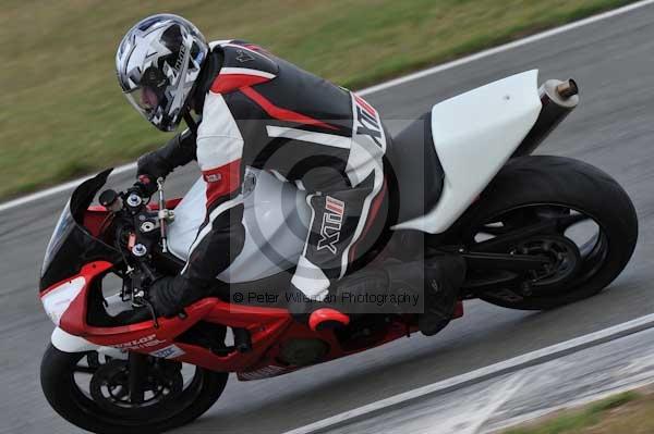 Motorcycle action photographs;Trackday digital images;donington;donington park leicestershire;donington photographs;event digital images;eventdigitalimages;no limits trackday;peter wileman photography;trackday;trackday photos
