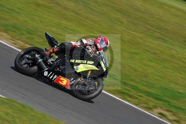 Motorcycle action photographs;Trackday digital images;cadwell;cadwell park photographs;event digital images;eventdigitalimages;motor racing louth lincolnshire;no limits trackday;peter wileman photography;trackday;trackday photos