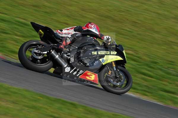 Motorcycle action photographs;Trackday digital images;cadwell;cadwell park photographs;event digital images;eventdigitalimages;motor racing louth lincolnshire;no limits trackday;peter wileman photography;trackday;trackday photos