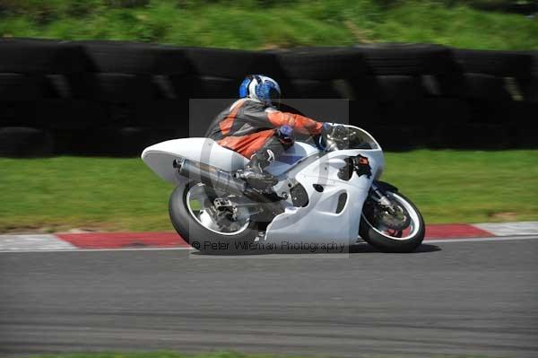 Motorcycle action photographs;Trackday digital images;cadwell;cadwell park photographs;event digital images;eventdigitalimages;motor racing louth lincolnshire;no limits trackday;peter wileman photography;trackday;trackday photos