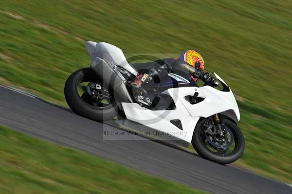 Motorcycle action photographs;Trackday digital images;cadwell;cadwell park photographs;event digital images;eventdigitalimages;motor racing louth lincolnshire;no limits trackday;peter wileman photography;trackday;trackday photos