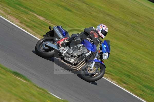 Motorcycle action photographs;Trackday digital images;cadwell;cadwell park photographs;event digital images;eventdigitalimages;motor racing louth lincolnshire;no limits trackday;peter wileman photography;trackday;trackday photos