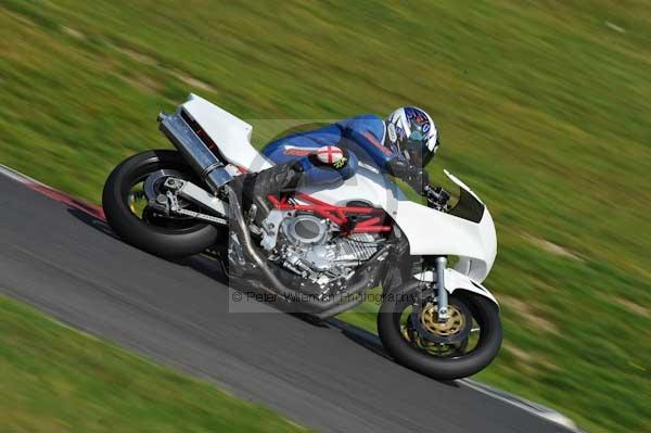 Motorcycle action photographs;Trackday digital images;cadwell;cadwell park photographs;event digital images;eventdigitalimages;motor racing louth lincolnshire;no limits trackday;peter wileman photography;trackday;trackday photos