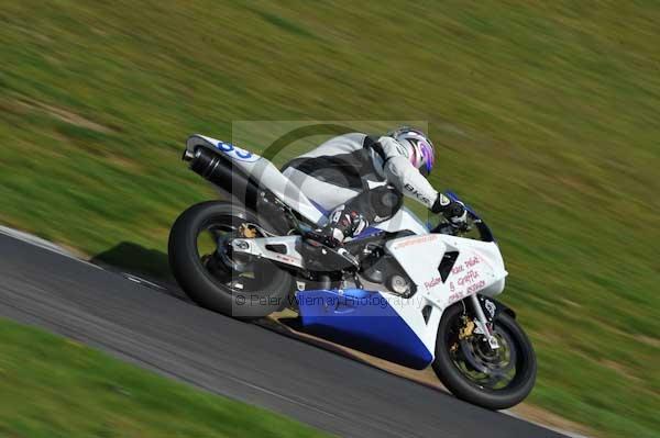 Motorcycle action photographs;Trackday digital images;cadwell;cadwell park photographs;event digital images;eventdigitalimages;motor racing louth lincolnshire;no limits trackday;peter wileman photography;trackday;trackday photos