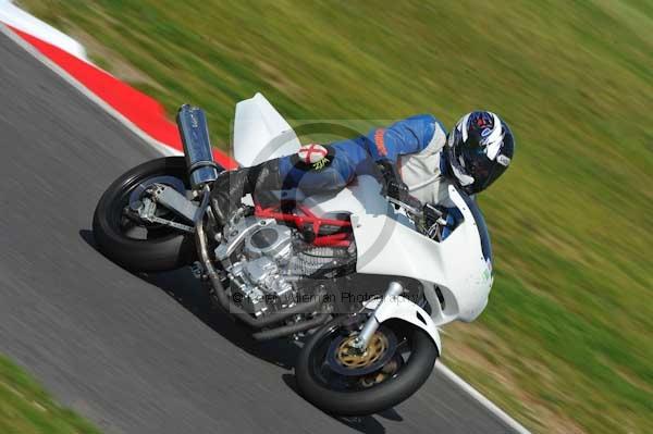 Motorcycle action photographs;Trackday digital images;cadwell;cadwell park photographs;event digital images;eventdigitalimages;motor racing louth lincolnshire;no limits trackday;peter wileman photography;trackday;trackday photos