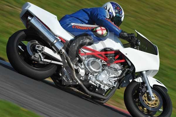Motorcycle action photographs;Trackday digital images;cadwell;cadwell park photographs;event digital images;eventdigitalimages;motor racing louth lincolnshire;no limits trackday;peter wileman photography;trackday;trackday photos