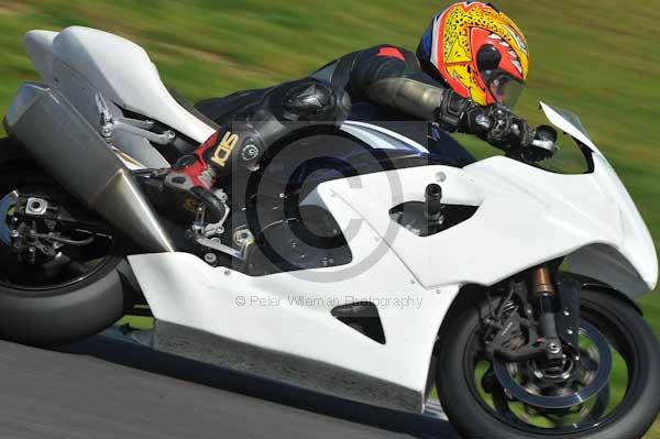 Motorcycle action photographs;Trackday digital images;cadwell;cadwell park photographs;event digital images;eventdigitalimages;motor racing louth lincolnshire;no limits trackday;peter wileman photography;trackday;trackday photos