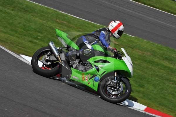Motorcycle action photographs;Trackday digital images;cadwell;cadwell park photographs;event digital images;eventdigitalimages;motor racing louth lincolnshire;no limits trackday;peter wileman photography;trackday;trackday photos