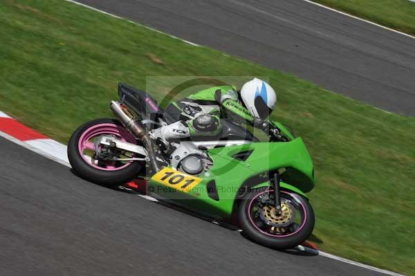 Motorcycle action photographs;Trackday digital images;cadwell;cadwell park photographs;event digital images;eventdigitalimages;motor racing louth lincolnshire;no limits trackday;peter wileman photography;trackday;trackday photos