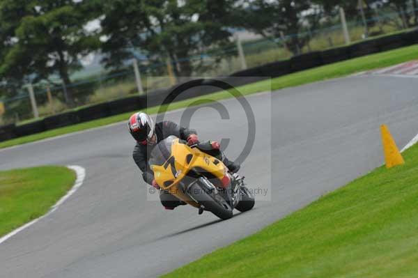 Motorcycle action photographs;Trackday digital images;cadwell;cadwell park photographs;event digital images;eventdigitalimages;motor racing louth lincolnshire;no limits trackday;peter wileman photography;trackday;trackday photos
