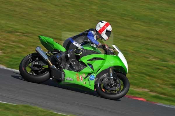 Motorcycle action photographs;Trackday digital images;cadwell;cadwell park photographs;event digital images;eventdigitalimages;motor racing louth lincolnshire;no limits trackday;peter wileman photography;trackday;trackday photos